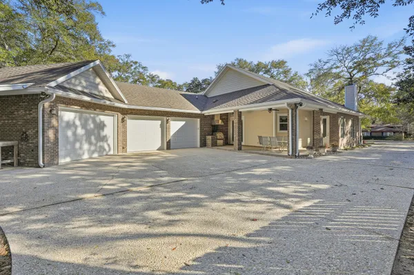 $740,000 | 266 Florida Avenue, Valparaiso, FL 32580
