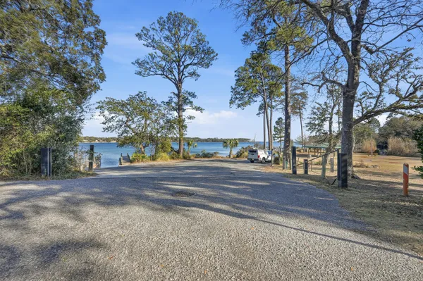 $740,000 | 266 Florida Avenue, Valparaiso, FL 32580