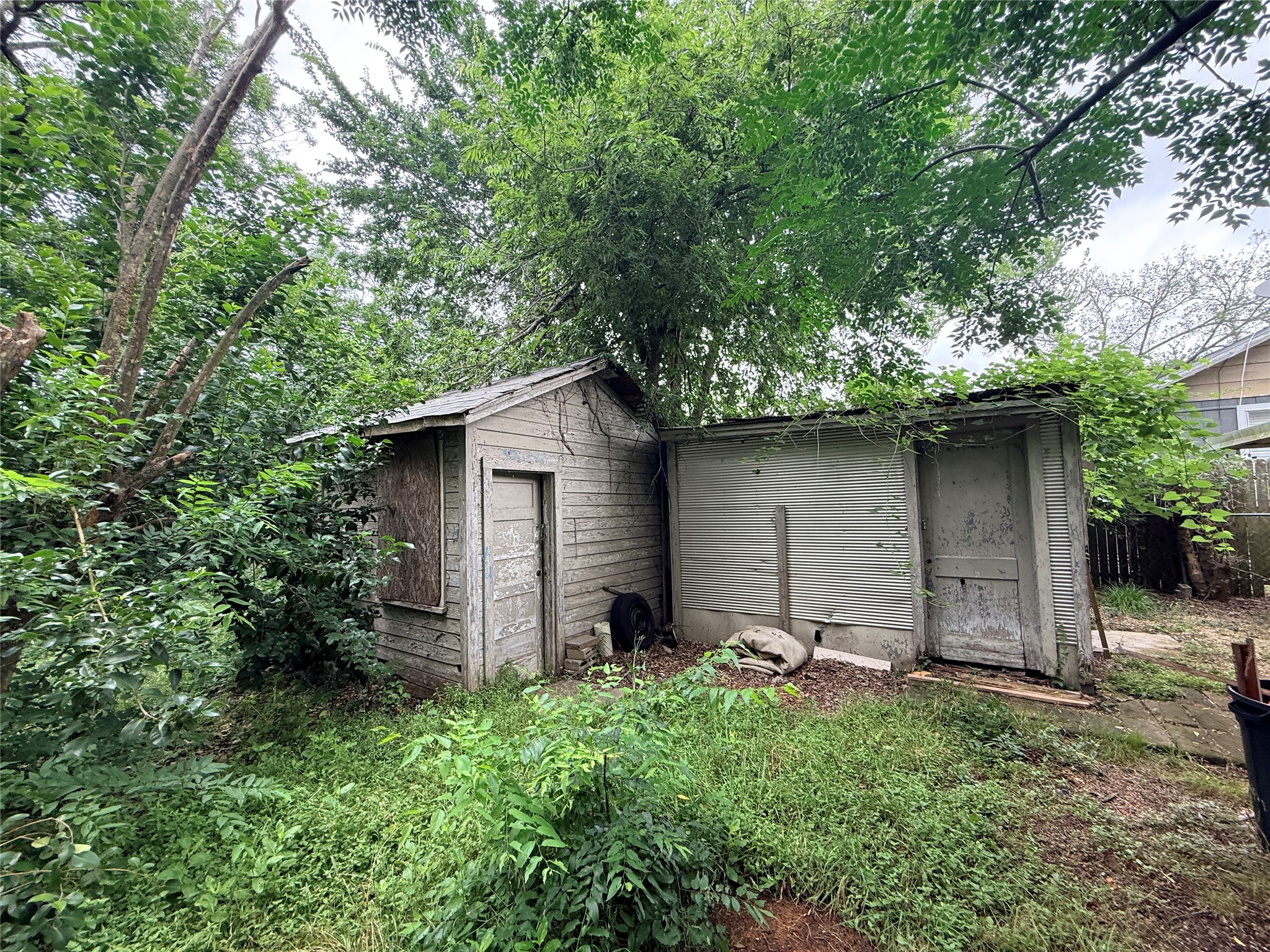 2922 MacArthur Drive Waco, TX 76708 - Photo 12 of 19 Detached storage building located on property.