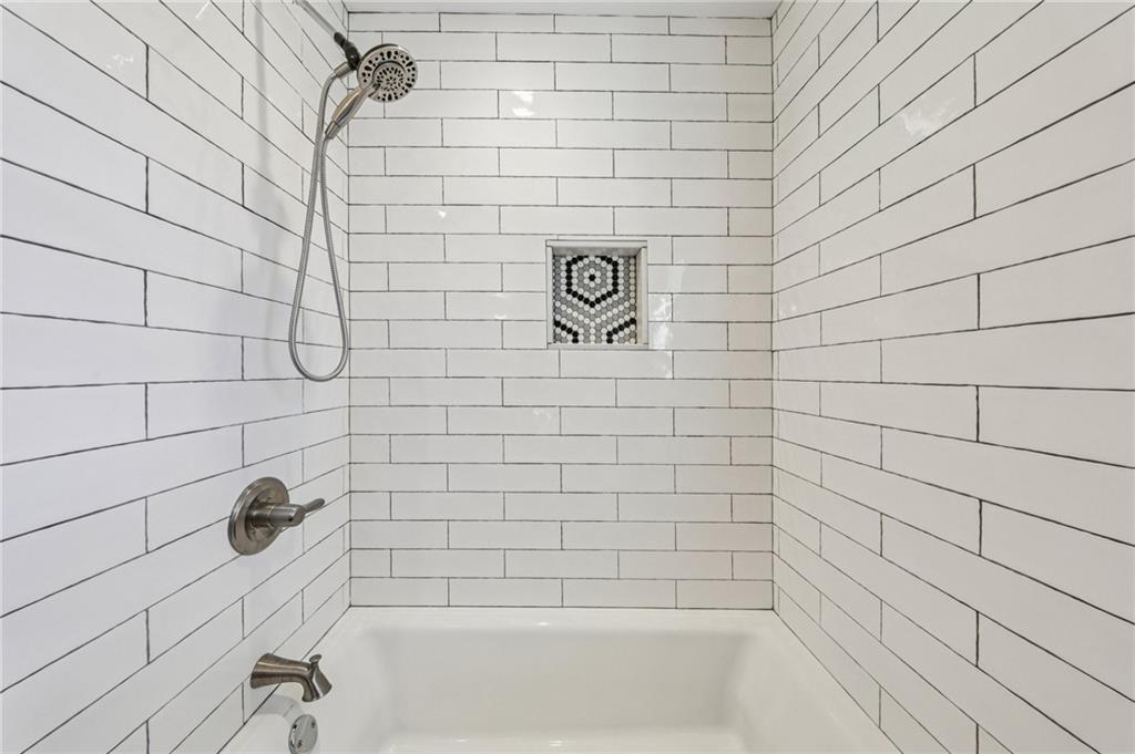 1173 Willivee Drive Decatur, GA 30033 - Photo 20 of 35 a bathroom with a bathtub