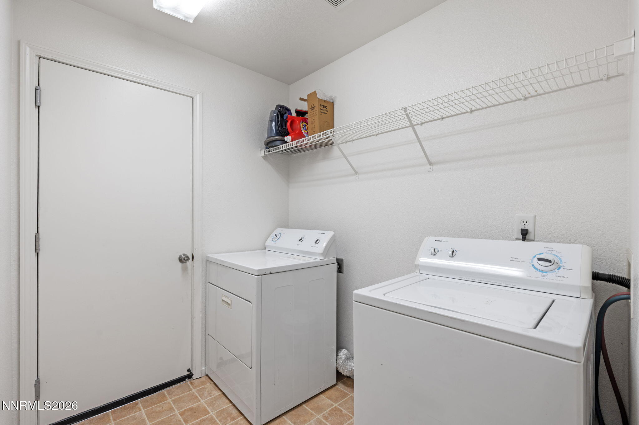9490 Autumn Leaf Way Reno, NV 89506 - Photo 14 of 31 Laundry room