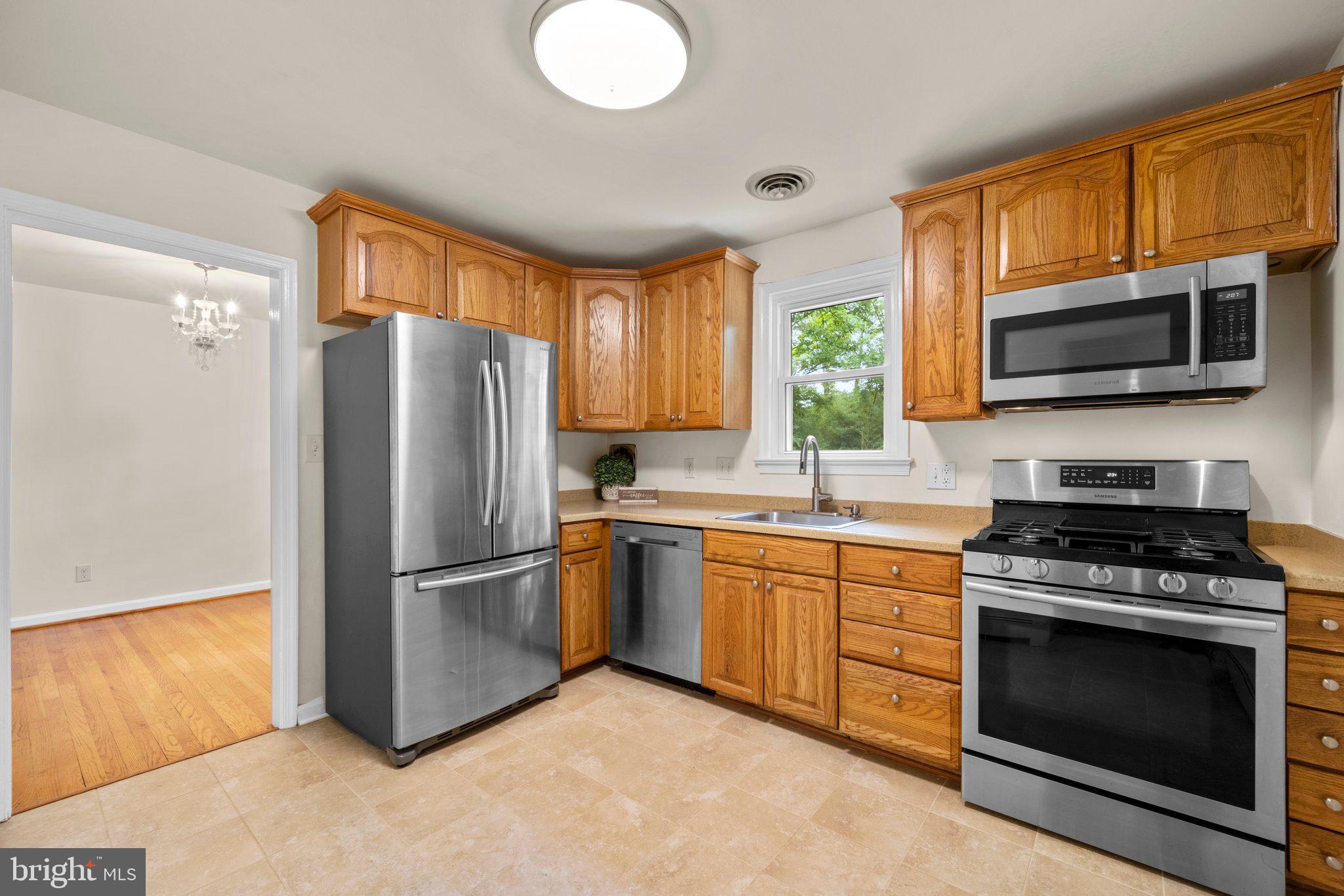 8901 Briarcroft Lane Laurel, MD 20708 - Photo 12 of 41 Kitchen