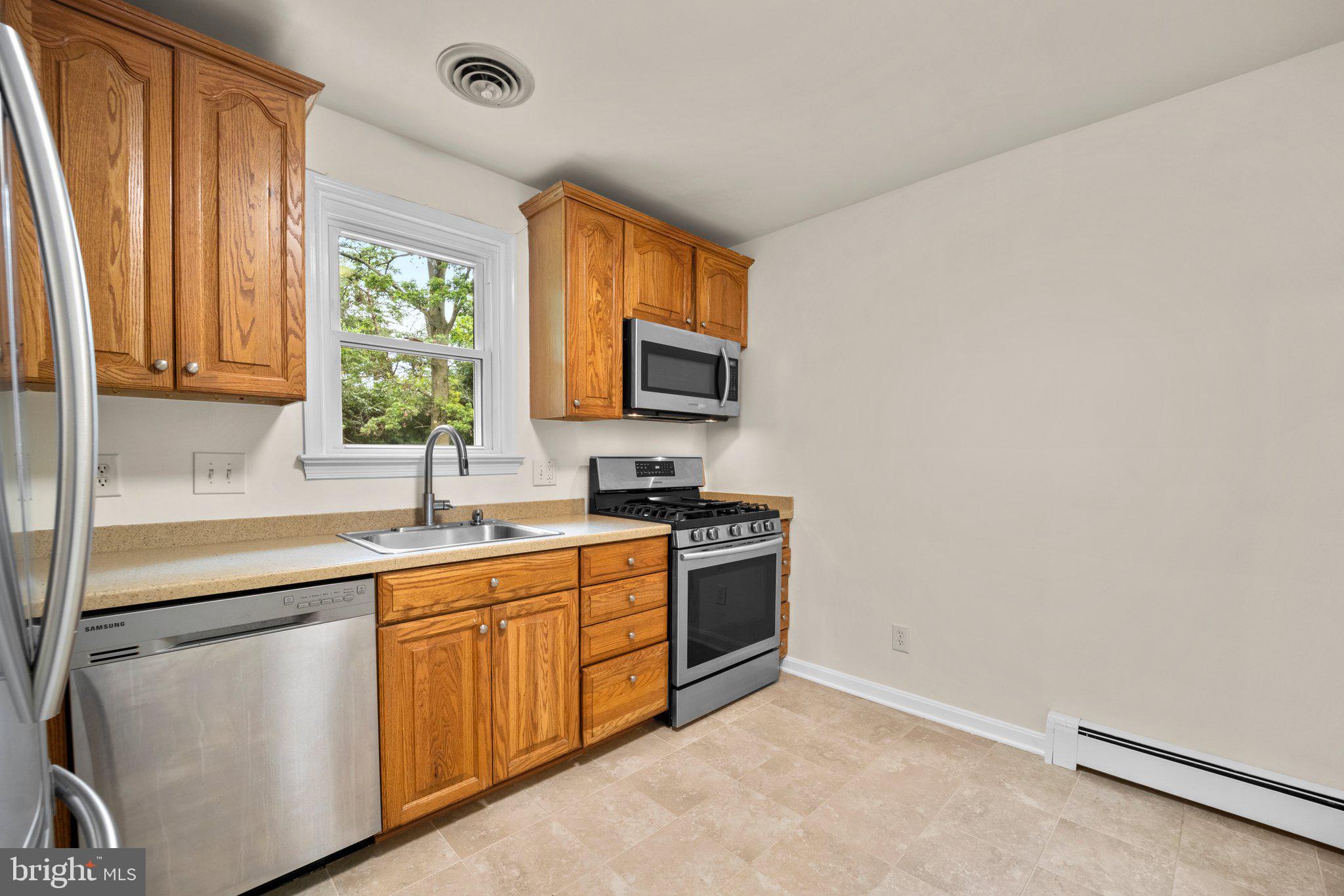 8901 Briarcroft Lane Laurel, MD 20708 - Photo 13 of 41 Kitchen
