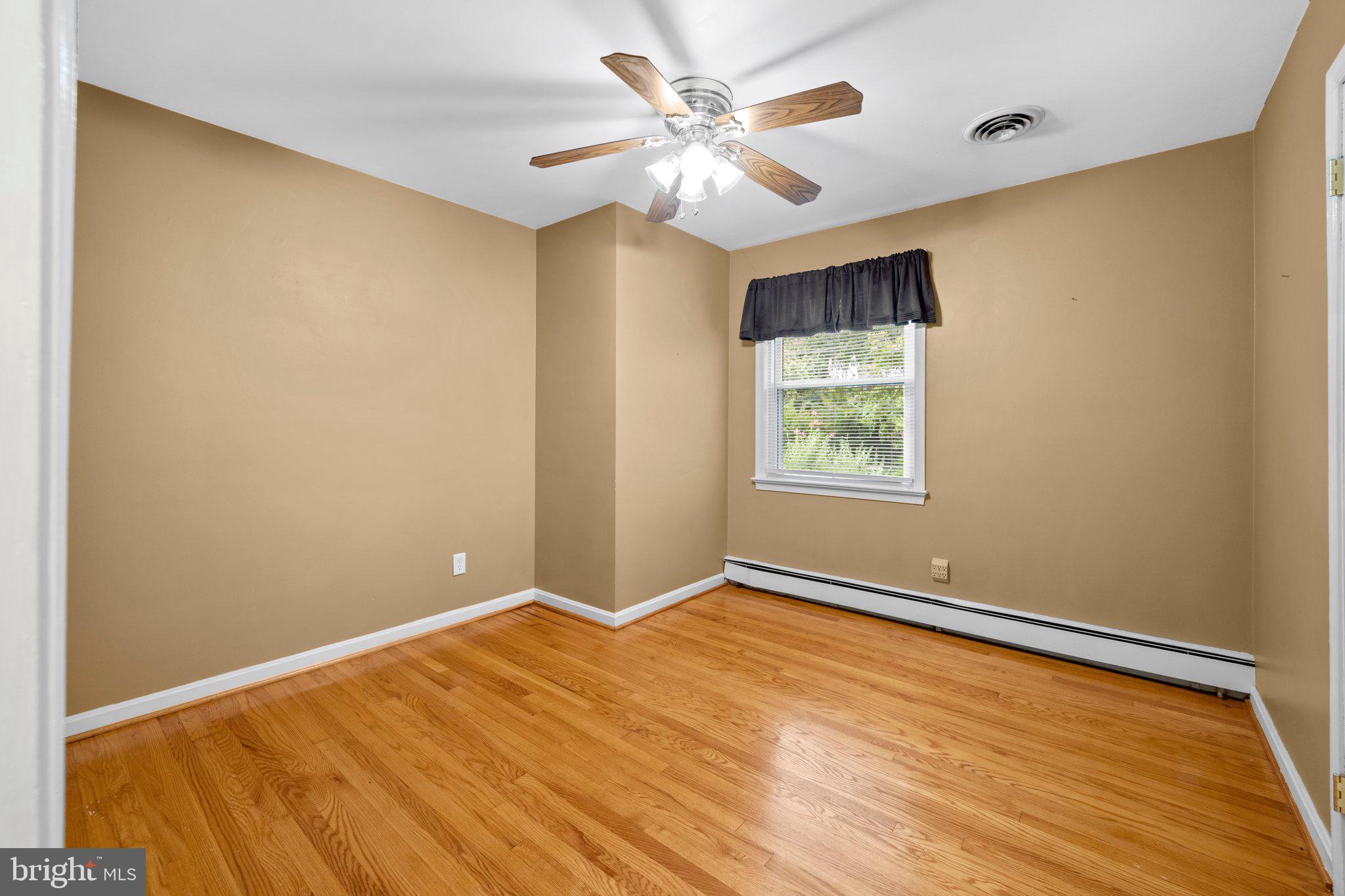 8901 Briarcroft Lane Laurel, MD 20708 - Photo 19 of 41 Bedroom 2