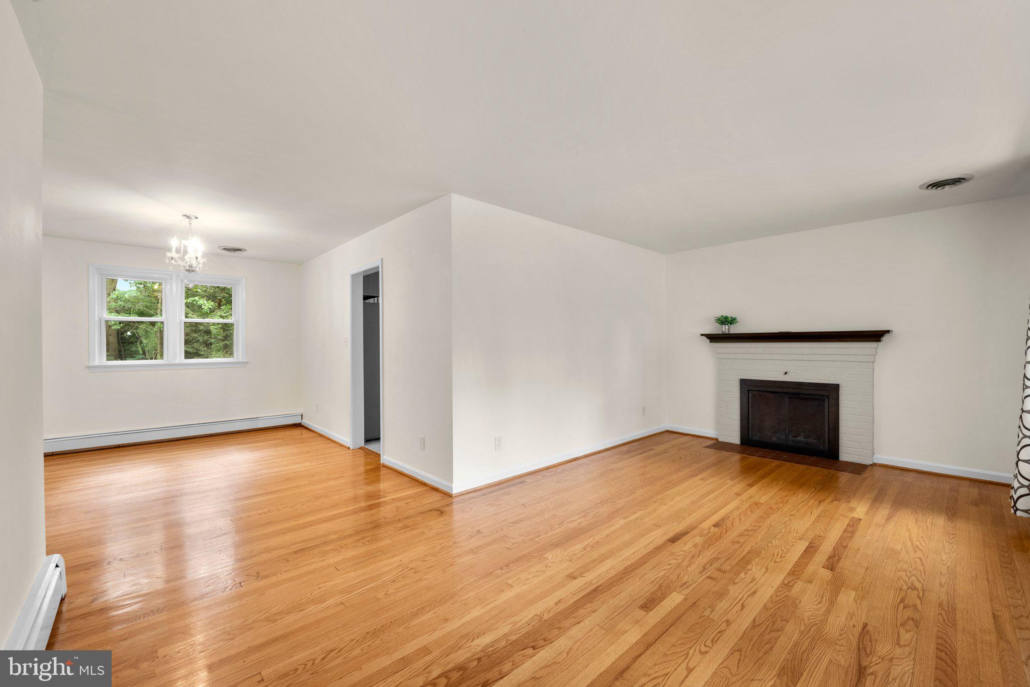 8901 Briarcroft Lane Laurel, MD 20708 - Photo 8 of 41 Living Room