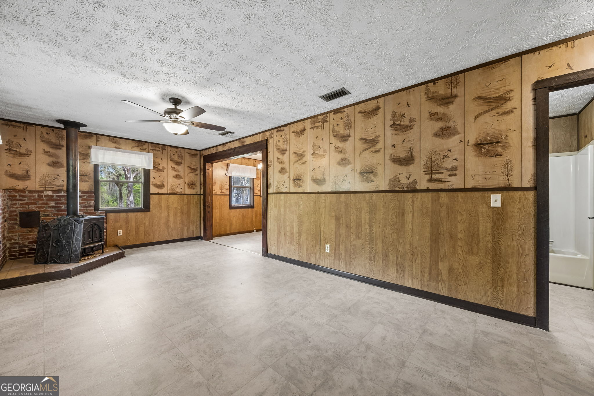 14 Graham Lane St. George, GA 31562 - Photo 11 of 21 a view of an entryway with wooden floor