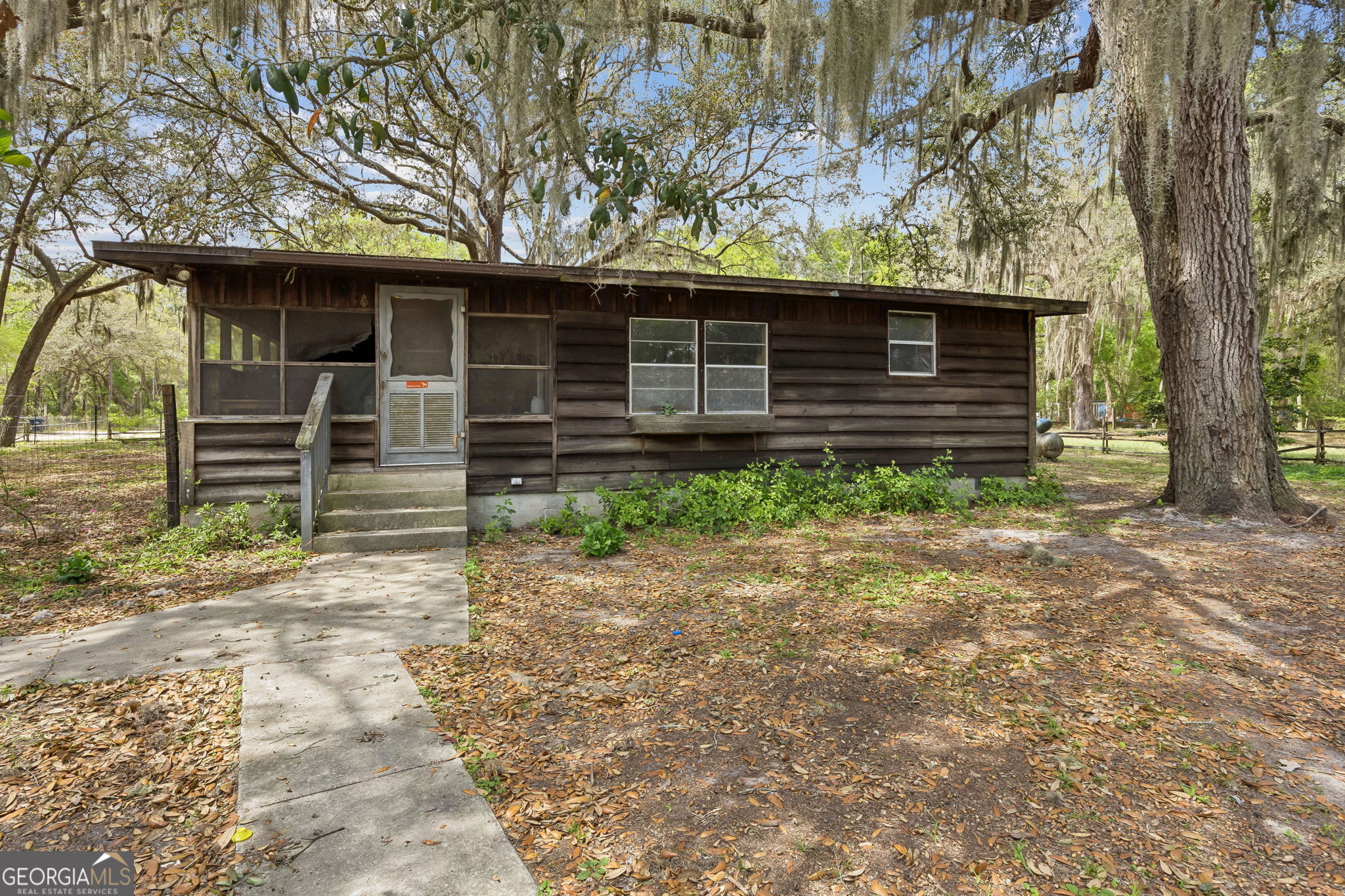14 Graham Lane St. George, GA 31562 - Photo 2 of 21 a front view of a house with garden