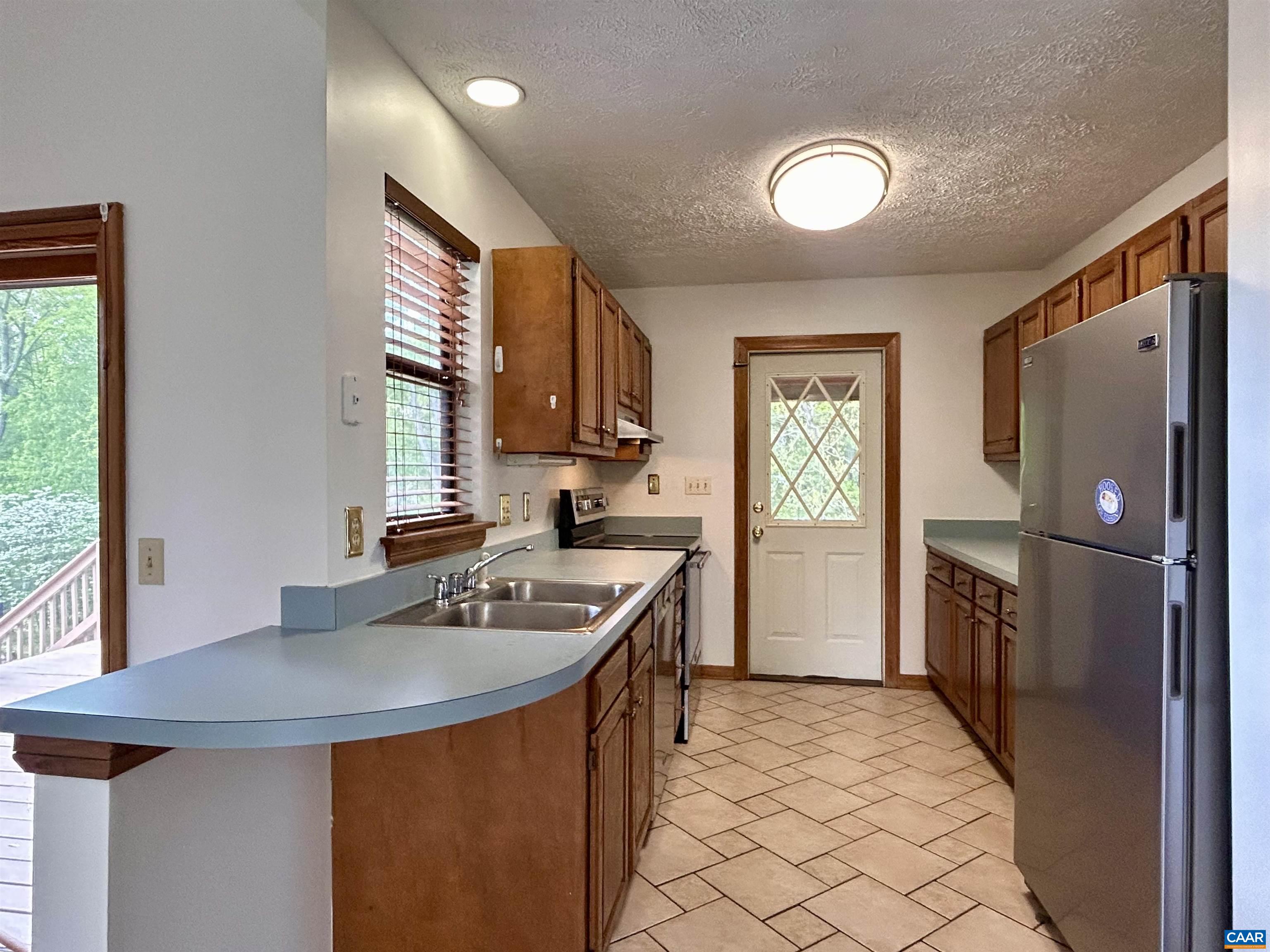 1 Old Mill Court Palmyra, VA 22963 - Photo 5 of 19 a kitchen with stainless steel appliances granite countertop a sink stove and refrigerator