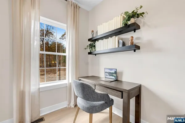 a view of entryway and kitchen