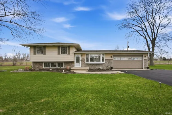 $249,900 | 9927 Portage Road, Roanoke, IN 46783