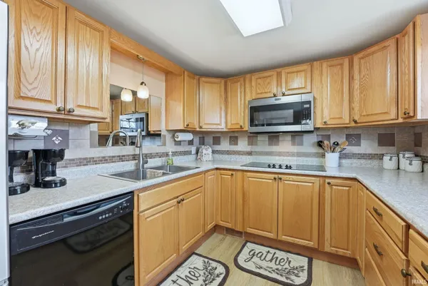 $249,900 | 9927 Portage Road, Roanoke, IN 46783