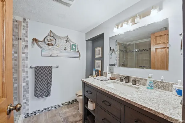 $249,900 | 9927 Portage Road, Roanoke, IN 46783