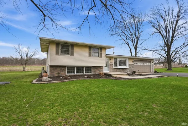 $249,900 | 9927 Portage Road, Roanoke, IN 46783