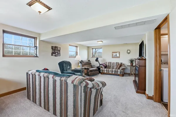 $249,900 | 9927 Portage Road, Roanoke, IN 46783