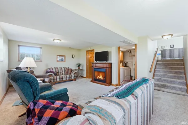 $249,900 | 9927 Portage Road, Roanoke, IN 46783