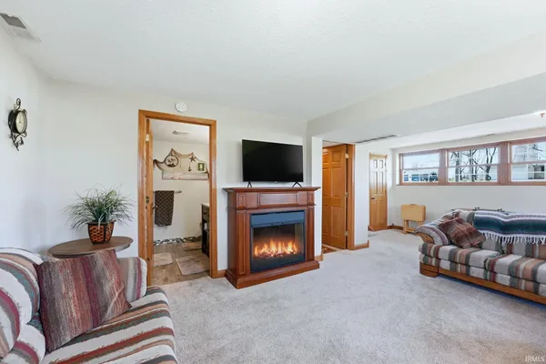 $249,900 | 9927 Portage Road, Roanoke, IN 46783