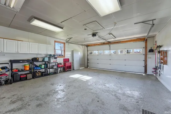 $249,900 | 9927 Portage Road, Roanoke, IN 46783