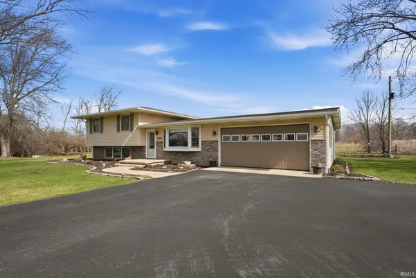 $249,900 | 9927 Portage Road, Roanoke, IN 46783