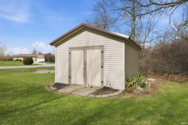 $249,900 | 9927 Portage Road, Roanoke, IN 46783