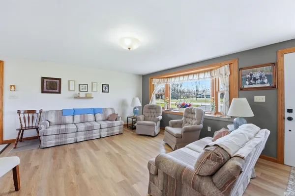 $249,900 | 9927 Portage Road, Roanoke, IN 46783