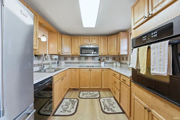 $249,900 | 9927 Portage Road, Roanoke, IN 46783