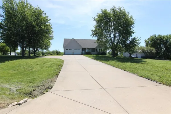 $600,000 | 23305 Hickory Court, Spring Hill, KS 66083