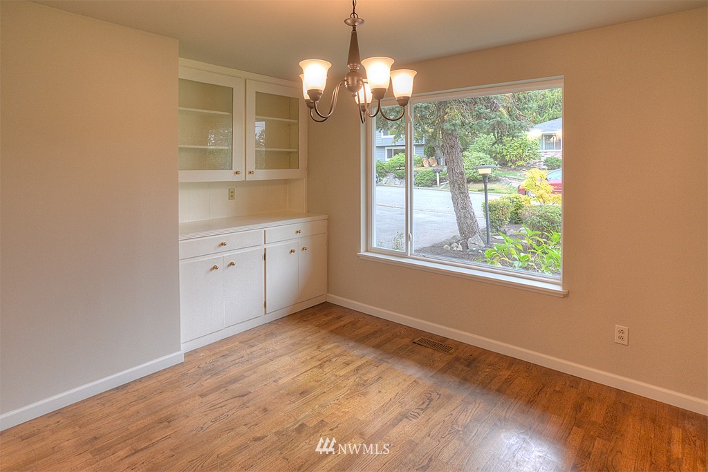 10715 Northeast 195th Street Bothell, WA 98011 - Photo 4 of 18 Gallery Image 4