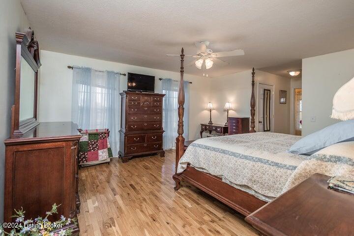 960 Hopewell Road Harrodsburg, KY 40330 - Photo 15 of 69 Primary suite on main level off family room, 15'x15'10