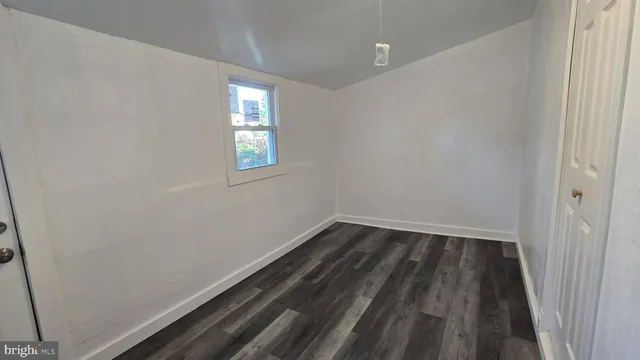 a view of empty room with window