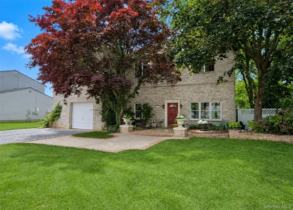 $799,999 | 6 Naybor Avenue, Medford, NY 11763
