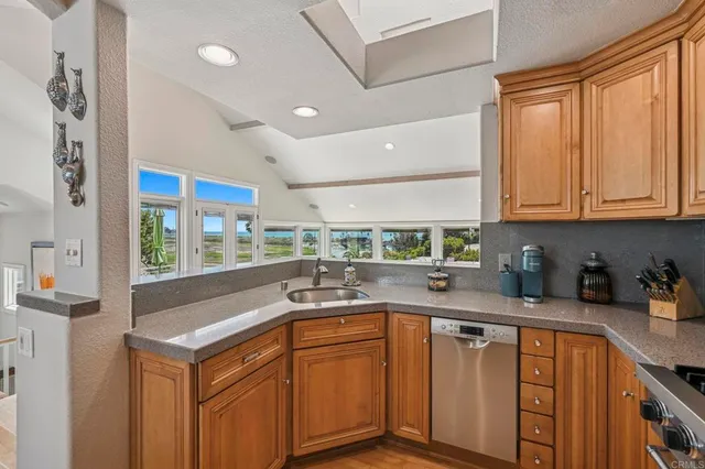 $2,600,000 | 2542 Manchester Avenue, Cardiff-by-the-Sea, CA 92007