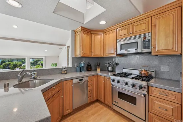 $2,600,000 | 2542 Manchester Avenue, Cardiff-by-the-Sea, CA 92007