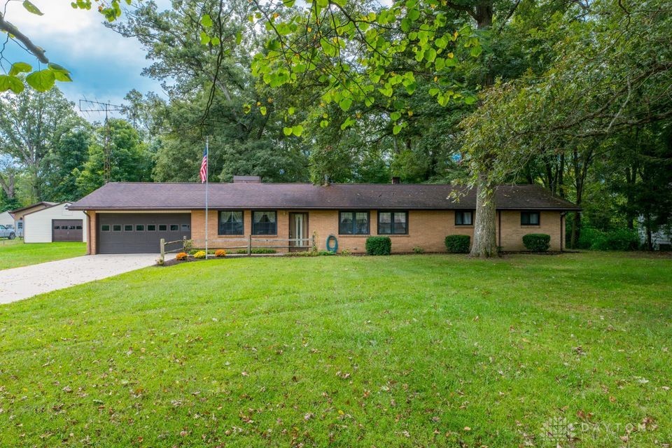 3215 East Pitchin Road Springfield, OH 45502 - Photo 1 of 49
