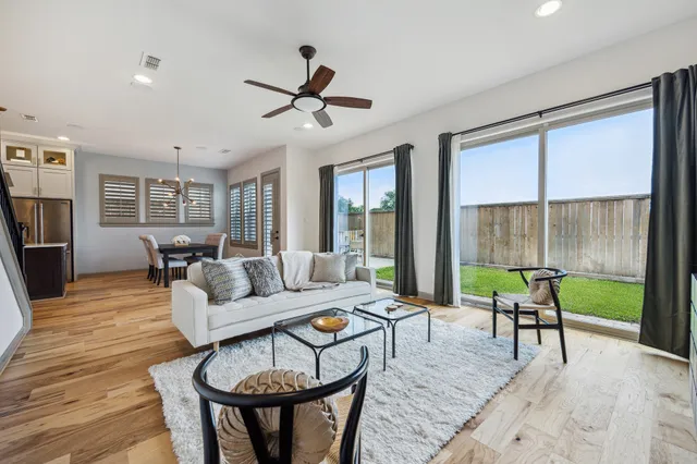 $775,000 | 8706 Strongoak Ln., Houston, TX 77055