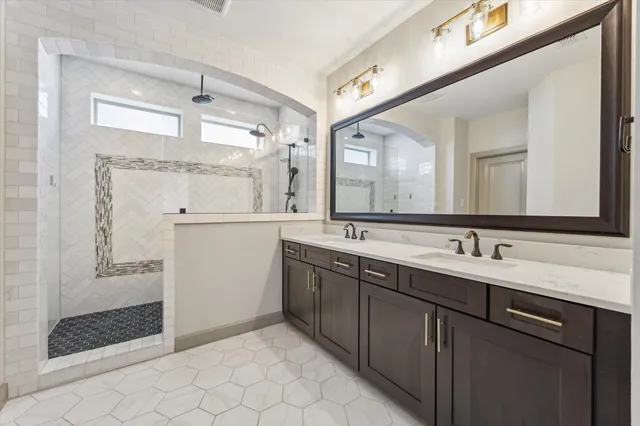 $775,000 | 8706 Strongoak Ln., Houston, TX 77055