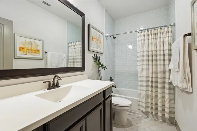 $775,000 | 8706 Strongoak Ln., Houston, TX 77055