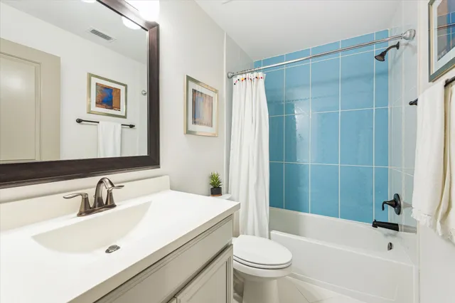 $775,000 | 8706 Strongoak Ln., Houston, TX 77055