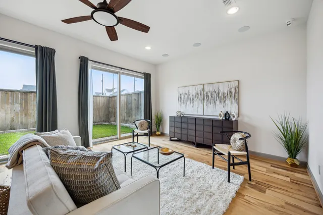 $775,000 | 8706 Strongoak Ln., Houston, TX 77055