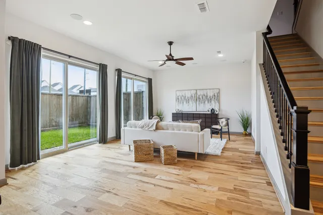 $775,000 | 8706 Strongoak Ln., Houston, TX 77055