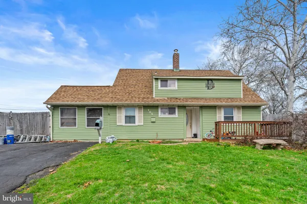$339,500 | 105 Indian Creek Drive, Levittown, PA 19057