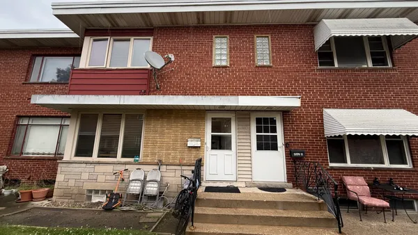 $330,000 | 4847 Enfield Avenue, Unit C, Skokie, IL 60077