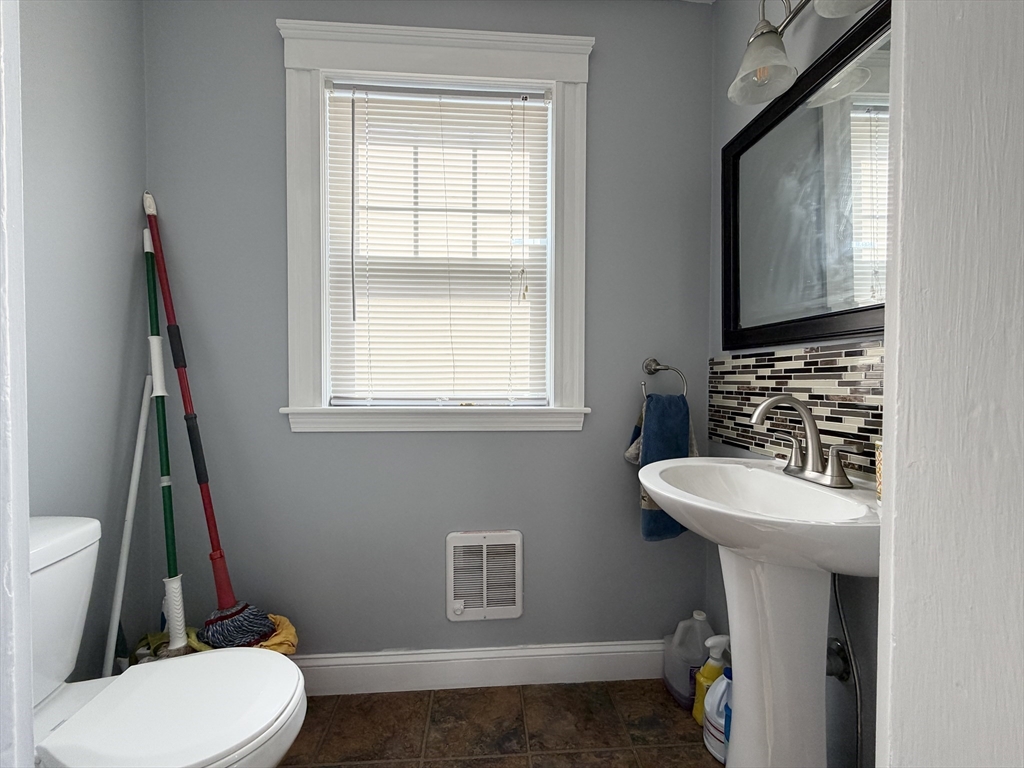21 Alton Road Quincy, MA 02169 - Photo 8 of 22
