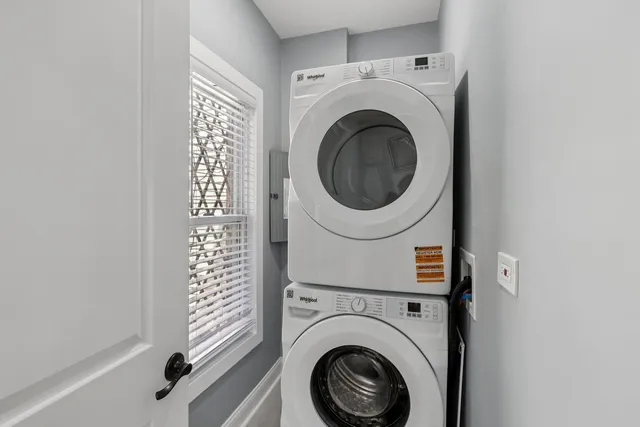 a view of entryway with washer and dryer