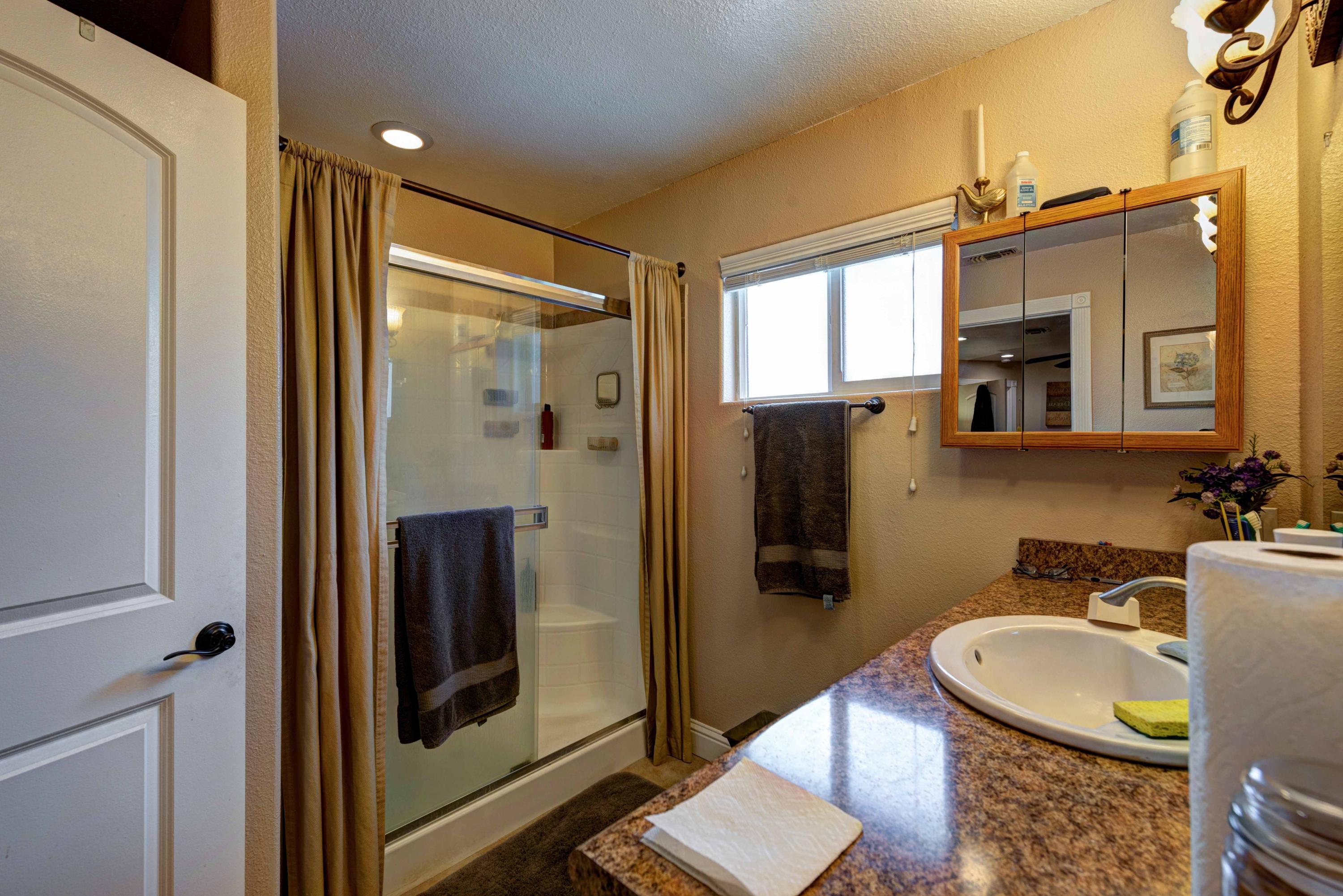 20350 Old Alturas Road Redding, CA 96003 - Photo 14 of 21 Master Bath