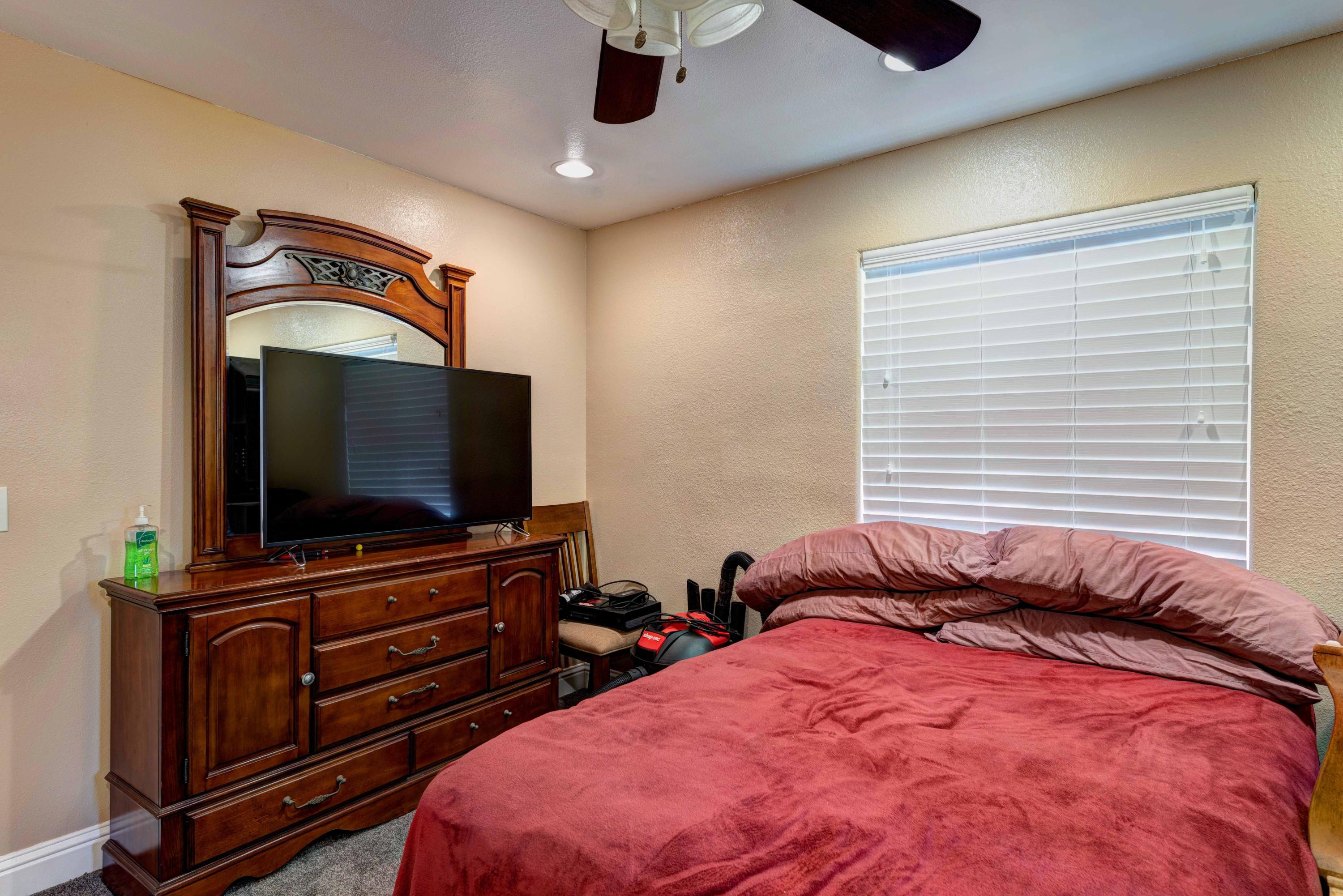 20350 Old Alturas Road Redding, CA 96003 - Photo 16 of 21 Guest Bedroom