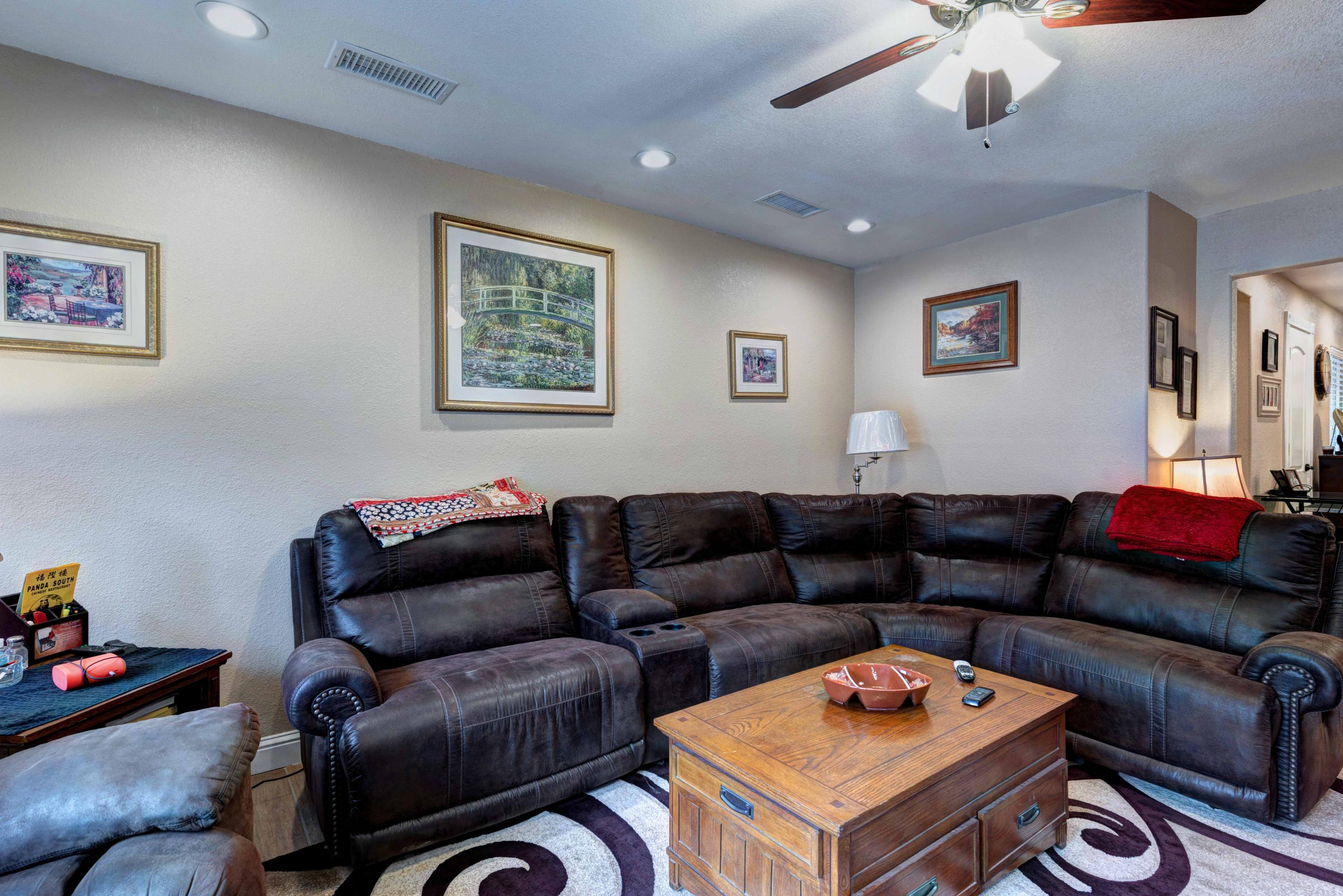 20350 Old Alturas Road Redding, CA 96003 - Photo 2 of 21 Living Room