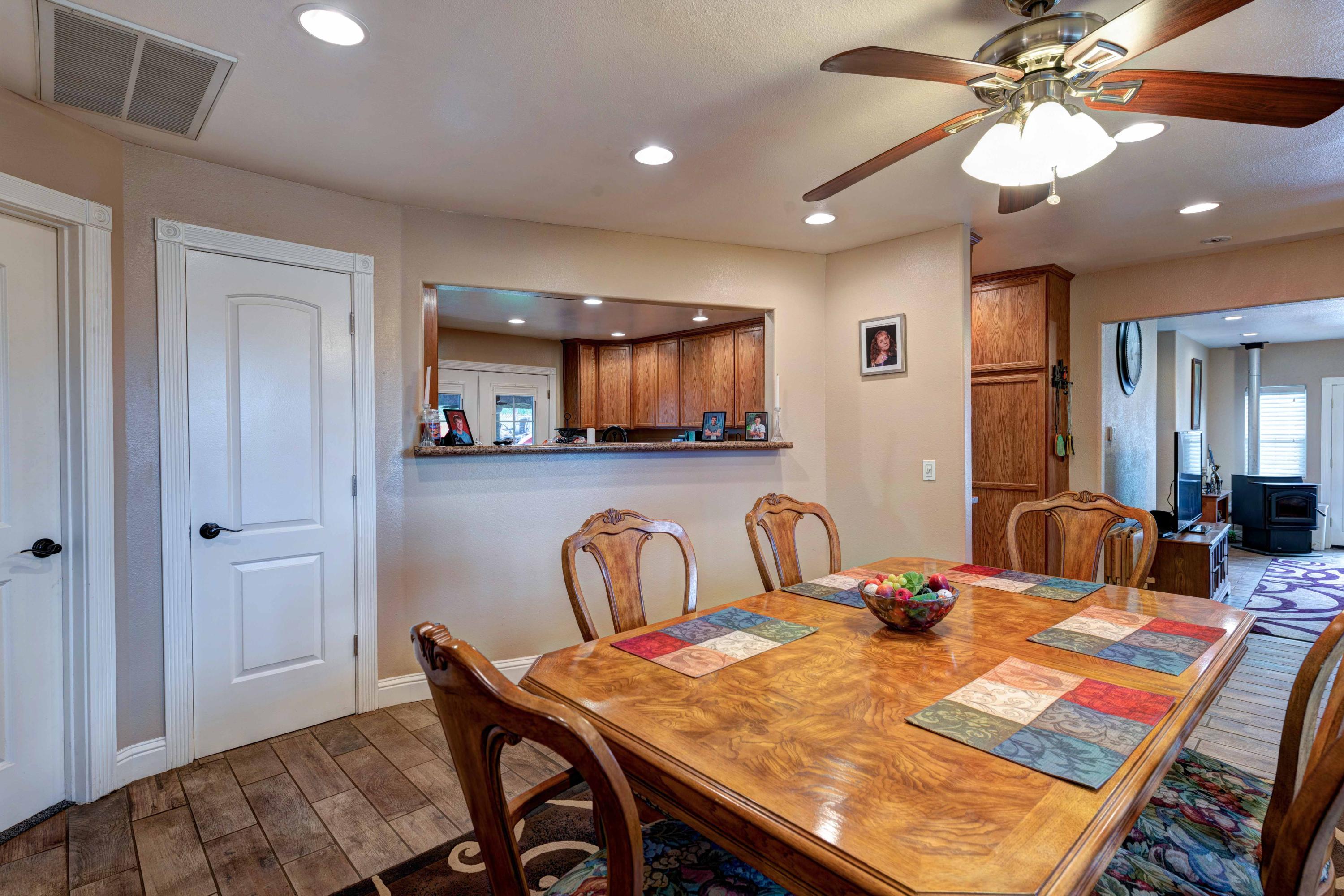 20350 Old Alturas Road Redding, CA 96003 - Photo 6 of 21 Dining