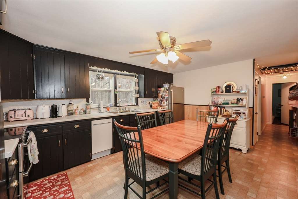 26 Valley View Road Leominster, MA 01453 - Photo 2 of 24