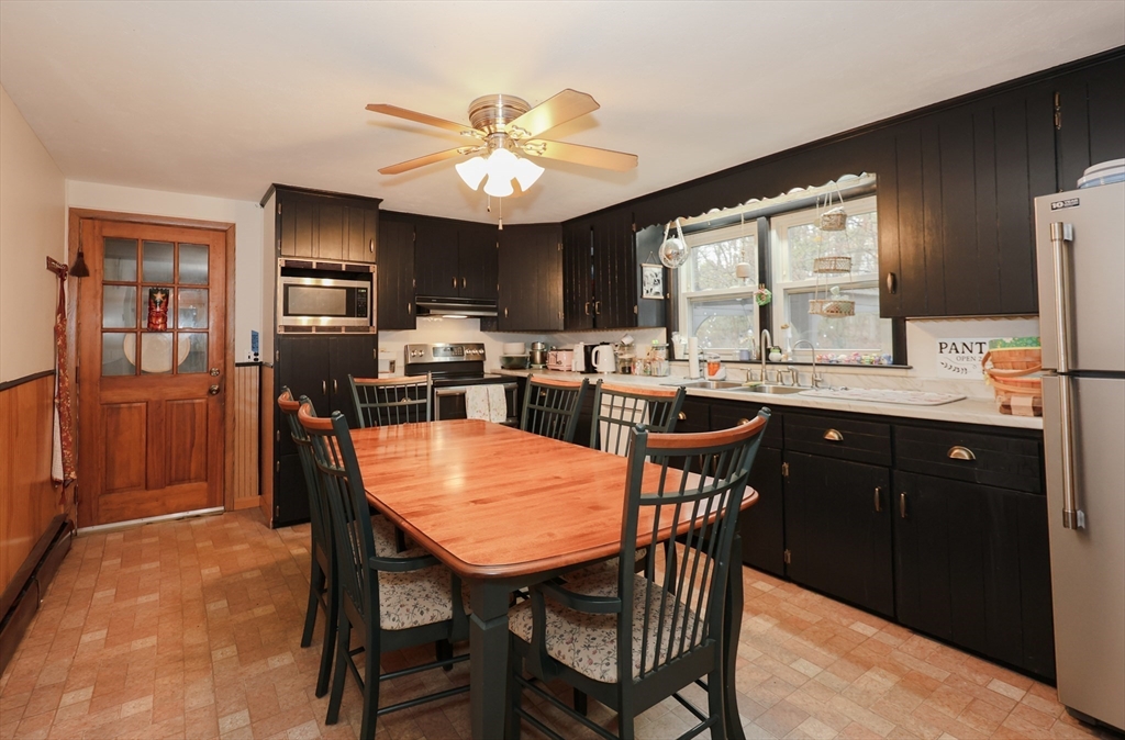 26 Valley View Road Leominster, MA 01453 - Photo 3 of 24