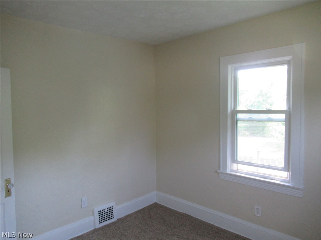 917 Woodview Road Cleveland, OH 44121 - Photo 28 of 34